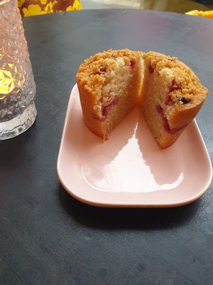 Vegan raspberry and pear muffin #Veganuary at Ogato in Lier