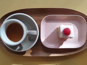 Espresso with raspberry and lemon cake #Veganuary at Ogato in Lier
