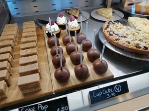 Vegane Schoko-Cakepops at Konditorei Goetheplatz Café in Bad Berleburg