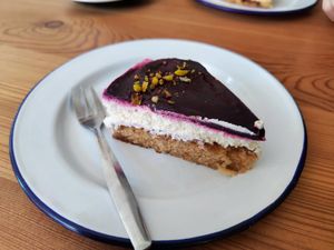 Vegan Cassis Cake at V17 in Hannover