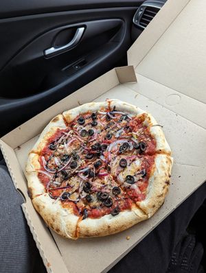 Veggie pizza with olives at Dolce Pizza in Lake Tekapo