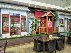 Dining area at Water Drop Teahouse 滴水坊 in Northeast Singapore