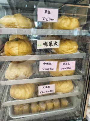 Buns at Water Drop Teahouse 滴水坊 in Northeast Singapore