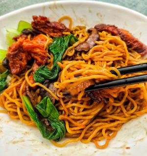 Lovely wan ton noodles at Water Drop Teahouse 滴水坊 in Northeast Singapore