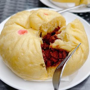 Char siew bun at Water Drop Teahouse 滴水坊 in Northeast Singapore
