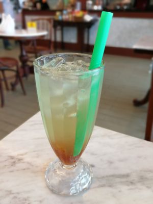 Ice citrus tea at Water Drop Teahouse 滴水坊 in Northeast Singapore