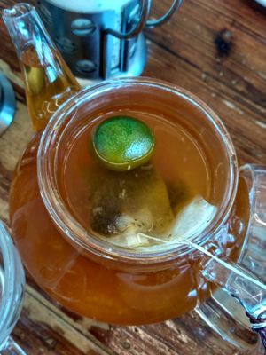 Tea at Water Drop Teahouse 滴水坊 in Northeast Singapore