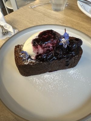 Banana bread (vegan) with ice cream and blueberry compotee  at Lucyd - 루시드 in Seoul