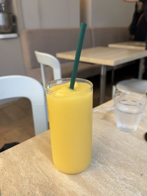 Tropical smoothiee  at Lucyd - 루시드 in Seoul