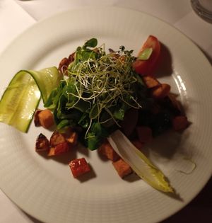 Gegrillter Hokkaido mit Salat als Vorspeise at Landgasthof Hessenmühle in Grossenlueder