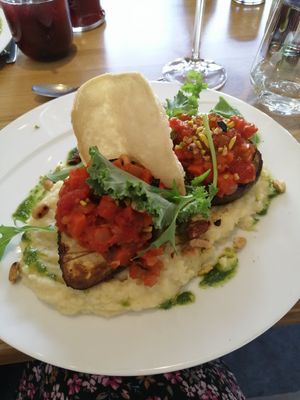 Gebackene Avocado at Blaue Ziege in Petersberg