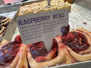 🍓🫐  at Cinnamood in Berlin