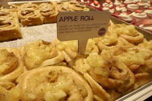 apple roll vegan #Veganuary at Cinnamood in Berlin