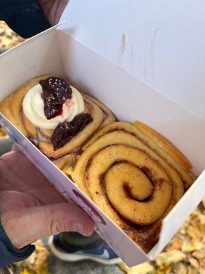 Cherry Choc and plain cinnamon roll at Cinnamood in Berlin