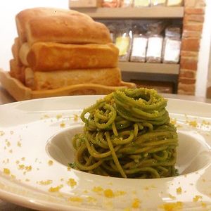 Life Bistrot recipe: organic black cabbage spaghetti with bread crumble at Albergo Diffuso Volterra in Volterra