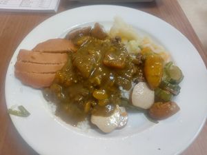 Curry & rice at Dōng Dōng SùShí 東東素食 in New Taipei City