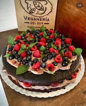 Birthday cakes and tarts at Veganería del Sur in Malaga