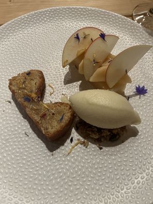 Vegan Apple pie, Apple sorbet and vegan Apple jelly  at Moon in Bergen