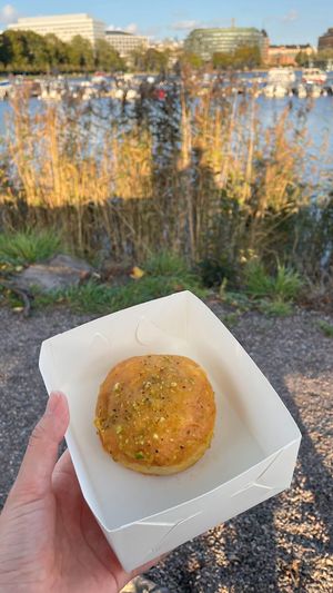 Mango-pistachio-donut 🥭  at Round - Steissi in Helsinki