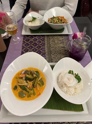 Kokoscurry & gemischtes Gemüse mit Cashewnüssen  at Samphat Thai in Tubingen