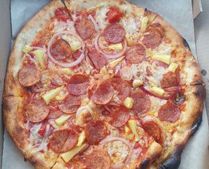 Vegan Pizza at Sky High Pie in Joshua Tree