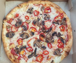 Vegan Pizza at Sky High Pie in Joshua Tree