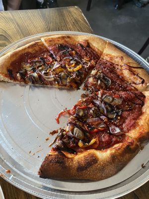 Vegan pizza with mushroom, onion and peppers  at Sky High Pie in Joshua Tree