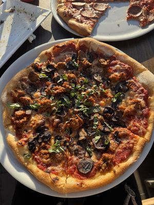 vegan pizza 🧡🧡🧡  at Sky High Pie in Joshua Tree