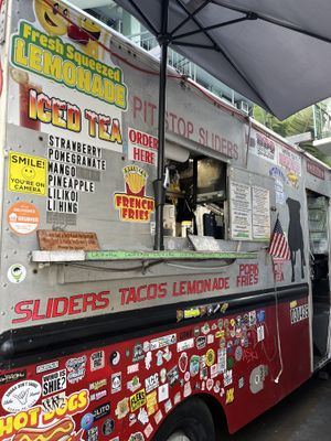 Outside  at Pit Stop Hawaii in Honolulu