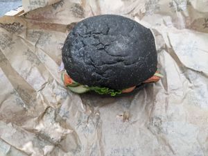 hot dog avec pain à burger at Vbb House in Paris