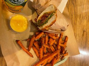 Sweet potato fries and Le mexicana sandwich  at Vbb House in Paris