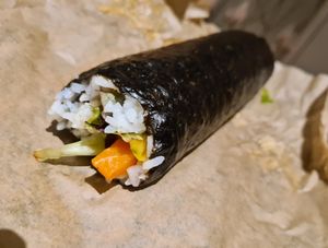 Shushitos spicy zalmon nori at Vbb House in Paris
