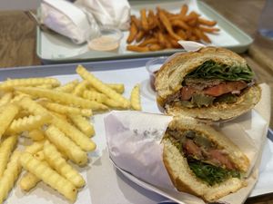 Los dos menús (panini y sándwich, súper ricos)  at Vbb House in Paris