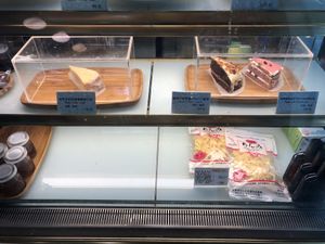 3 vegan cake options today at PP 99 Cafe in Taipei