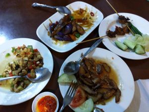 delicious spread at I Love Vegetarian Food - De Ra Sa in Tuban