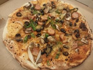 Pizza with various toppings at Marruzella - Los Arcos in Sevilla