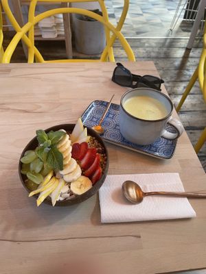 Hey Barbie! Bowl with a matcha lattee  at Acai Poke in Prague