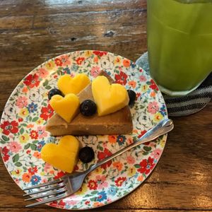 Vegan cheesecake was sooooo bombbbbb 😋😋😋 at Bonita Cafe and Social Club in Bangkok