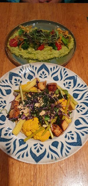 Tofu - Erdnuss Bowl und Wildkräuter - Maispolenta at Secret Garden - Maybe closed in Zug