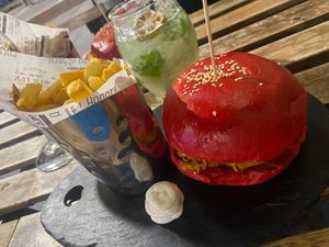  at Meky's Burger Bar in Santa Maria