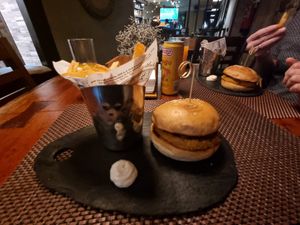 Vegan burger at Meky's Burger Bar in Santa Maria