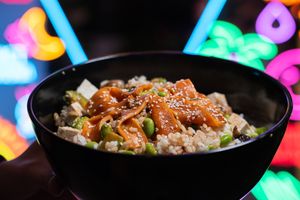 Pokè Zalmon: sushi rice with vegetable sashimi, tofu, edamame, mushrooms, spring onion, avocado, sesame and soy sauce at Impact Food in Rome