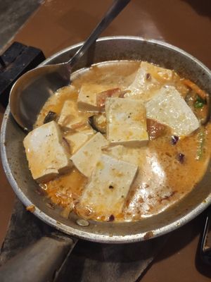 Tofu con salsa de coco, plato típico filipino, veganizado #Veganuary at Umamikusina in Coron