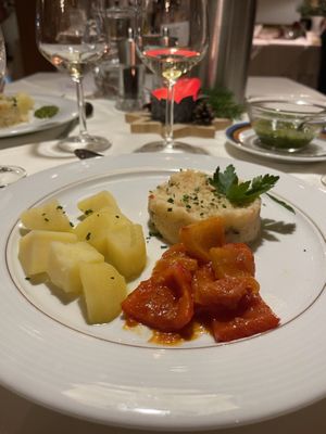 Couscous-Türmchen mit Kartoffeln, Paprikagemüse und Salsa Verde  at Hotel Onach in Onies