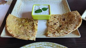 Starter: filled flatbread (Paratha) with mint dip (not vegan!), showing only half of the portion (other half already eaten). at Namaste in Rathenow