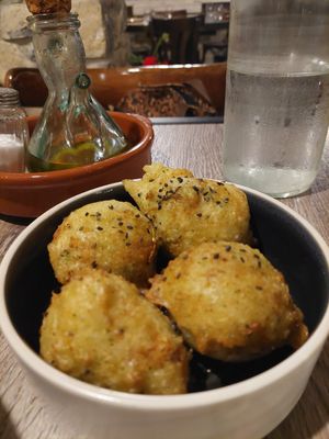 Buñuelos de brocoli at All Negre in Montardit De Baix