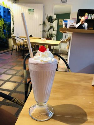 Malteada de frutos rojos   at Casa Hoja in Pereira