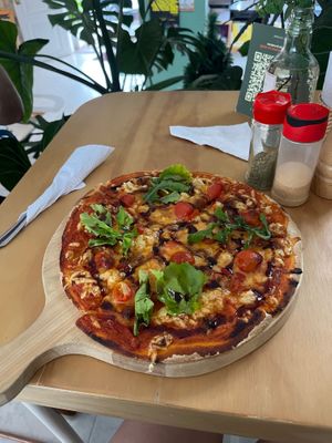 Pizza with vegan cheese.  at Casa Hoja in Pereira