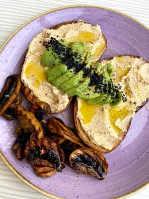 Hummus & avocado with gluten-free bread and extra mushrooms at Crudo in St Julians
