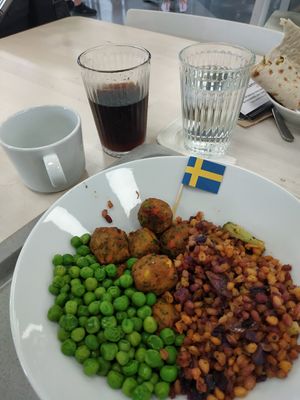 Vegan meatballs, refillable coffee and soft drinks at IKEA in Zaragoza